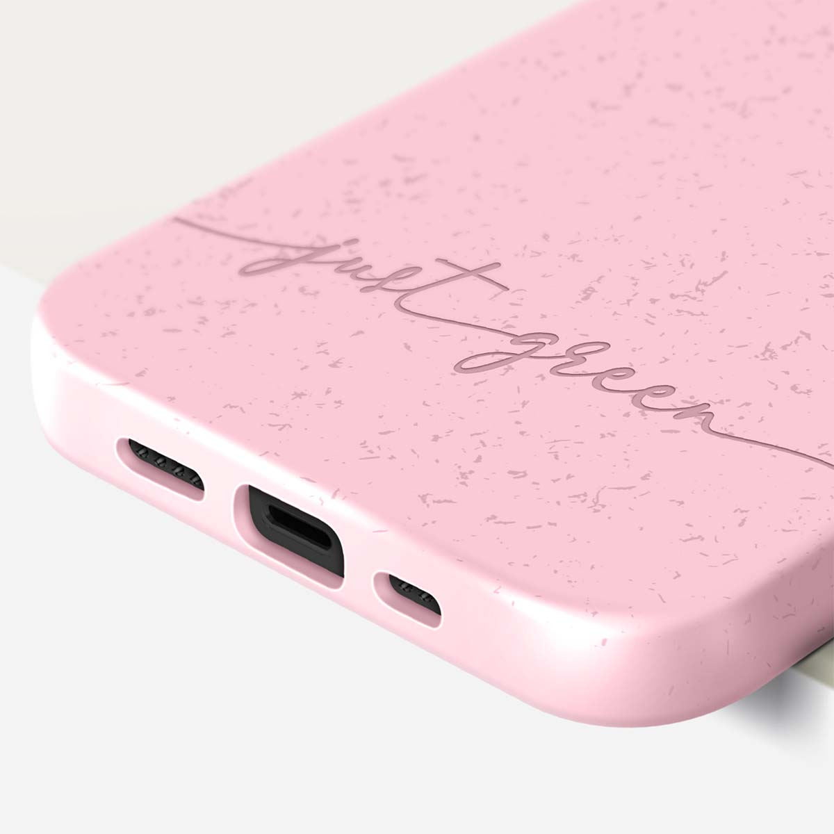 Una cover per telefono rosa con scritta "Just green" in rilievo.