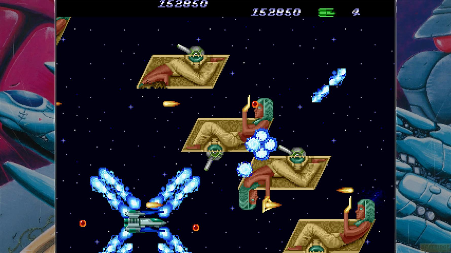 Battaglia tra astronavi con grafica pixelata nello spazio.