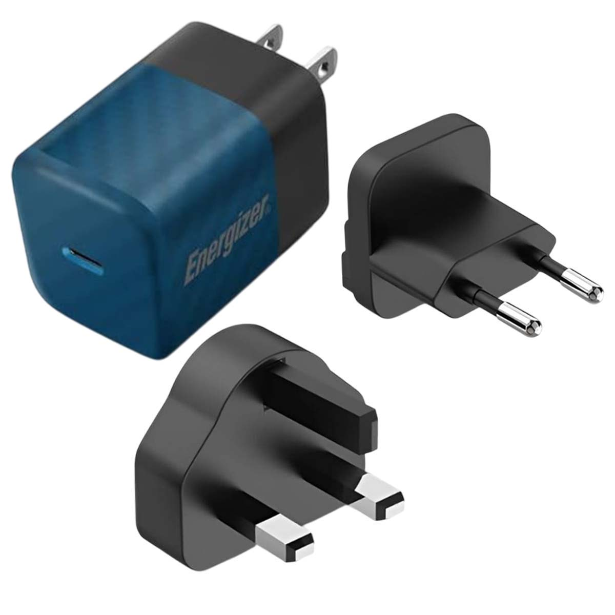 Un caricabatterie Energizer blu con tre adattatori di spina intercambiabili.