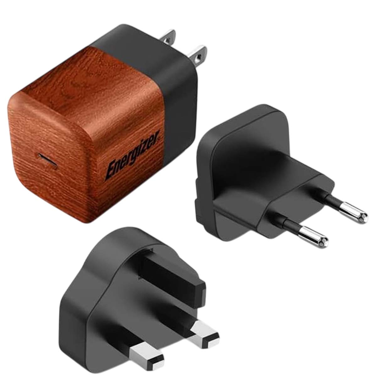 Adattatore di corrente Energizer con finitura venata di legno e tre tipi di spina.