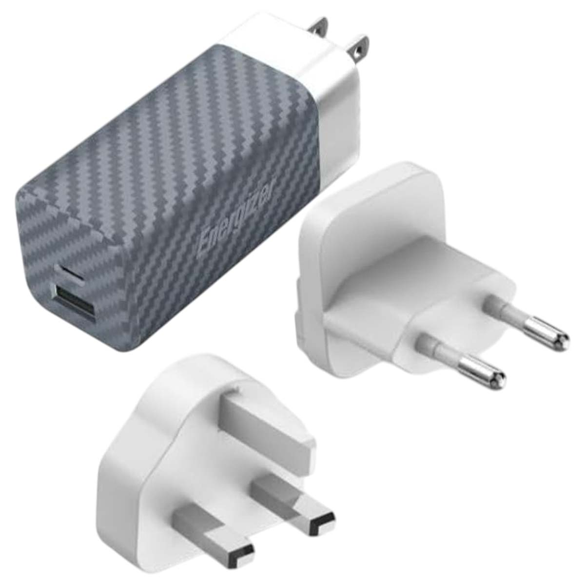 Un caricabatterie USB Energizer con due diversi adattatori di spina.
