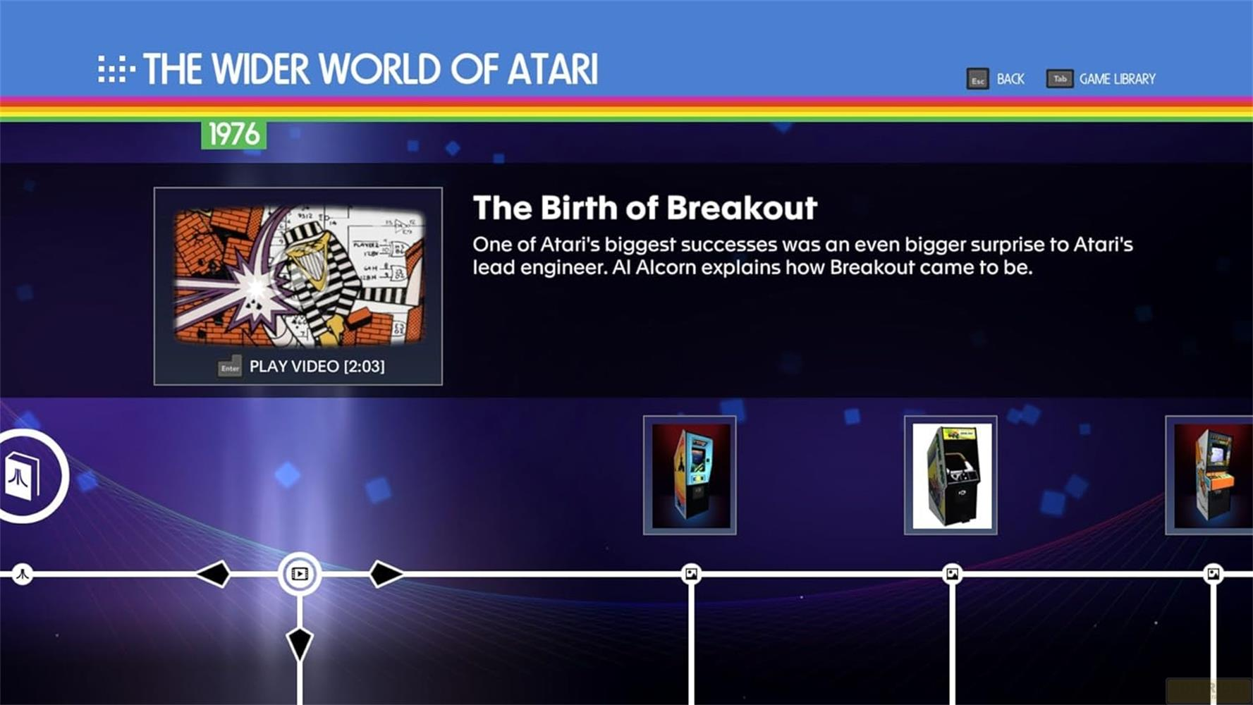 Bildschirm mit Atari-Logo, Spiel "Breakout", Zeitstrahl und Spielautomaten.