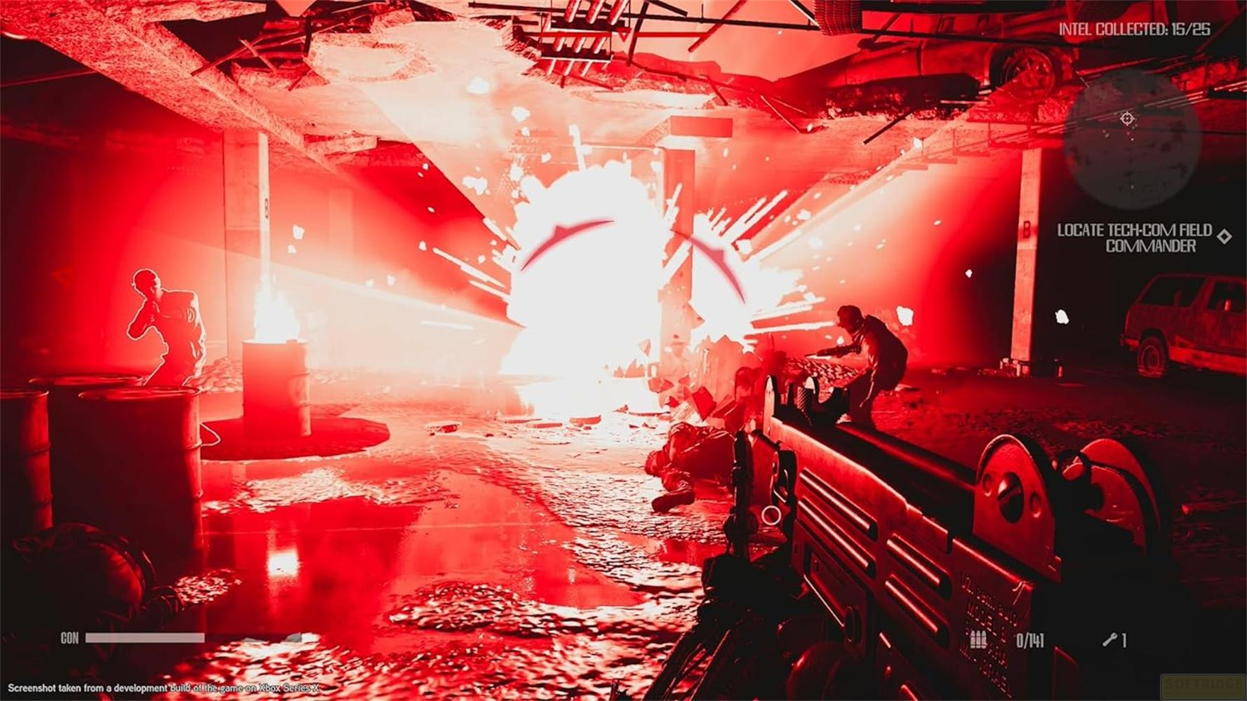 Explosion in einem Raum mit roten Lichtern, Soldaten und Fässern.
