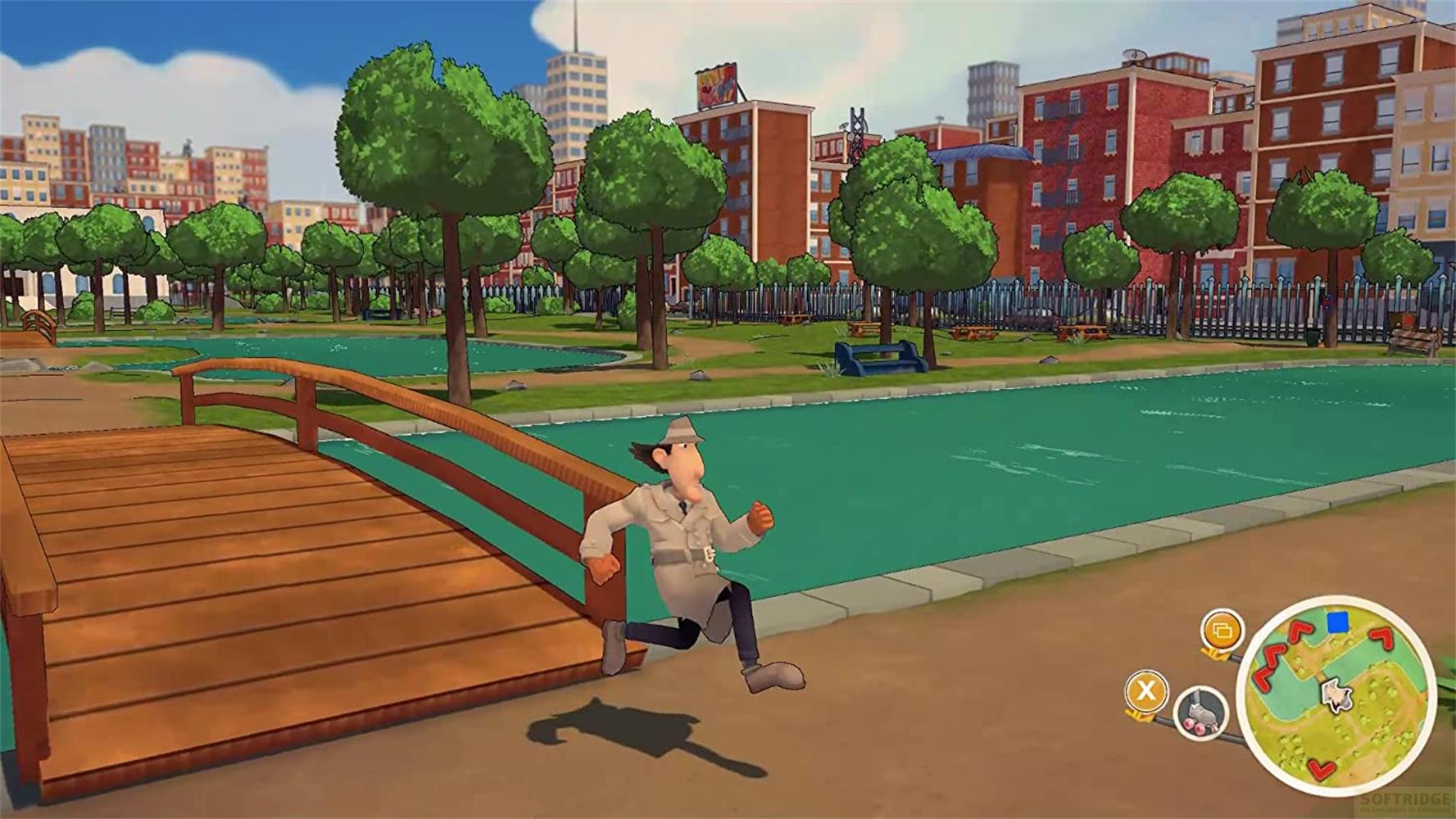 Eine Zeichentrickfigur im Trenchcoat rennt über eine Holzbrücke in einem Park mit einem Teich.
