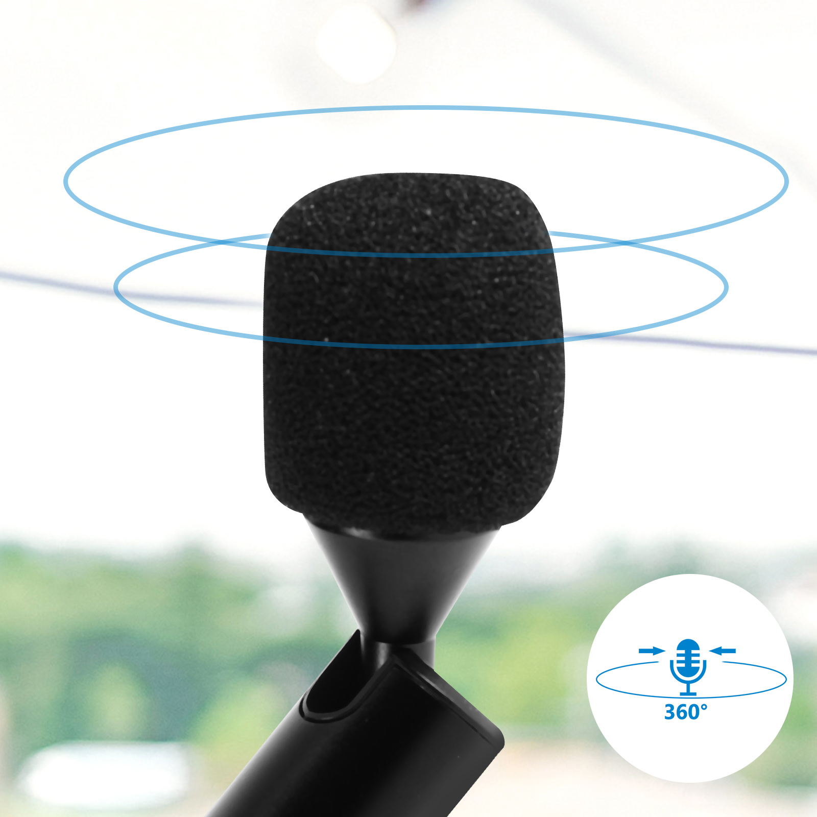 Primo piano di un microfono nero con linee ondulate blu che indicano onde sonore.