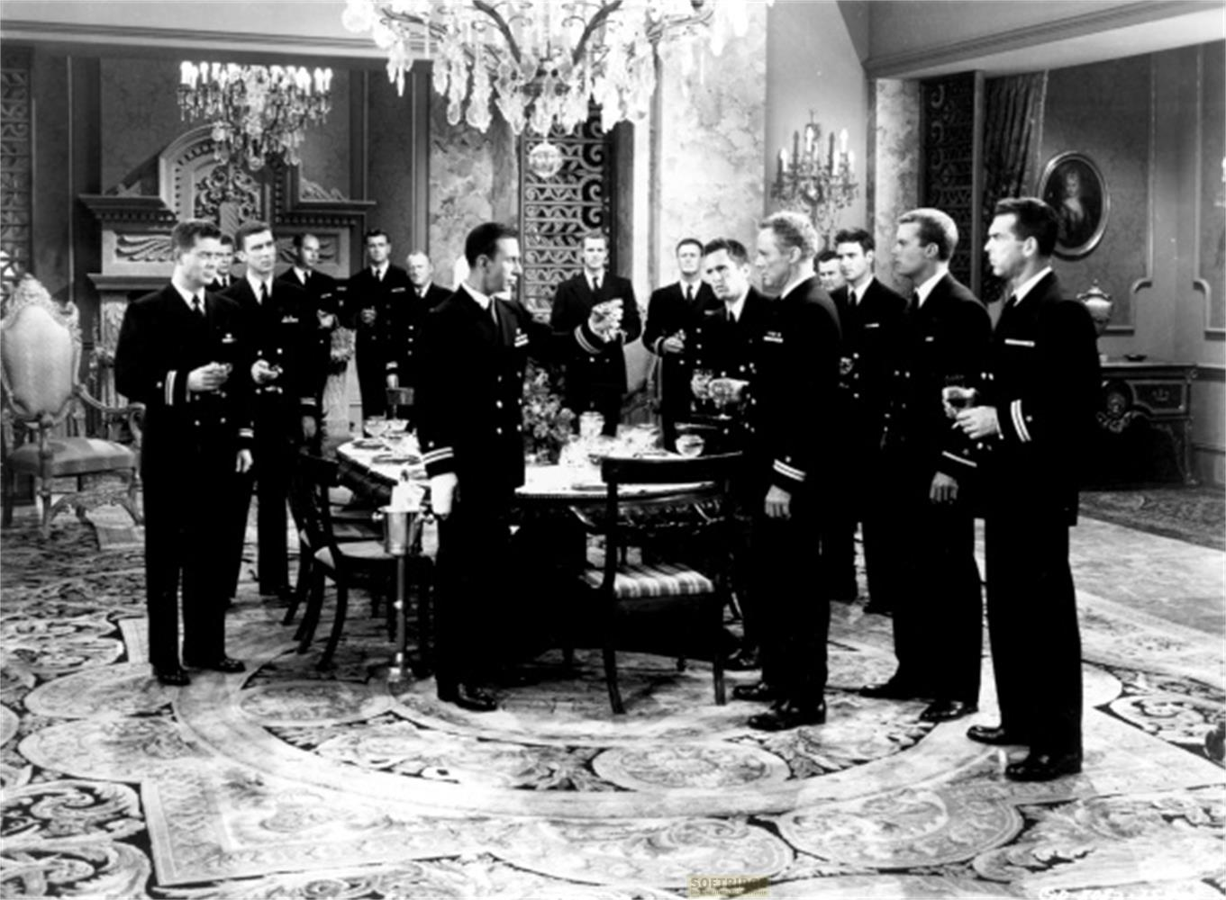 Des hommes en uniforme autour d'une table dans une pièce opulente.