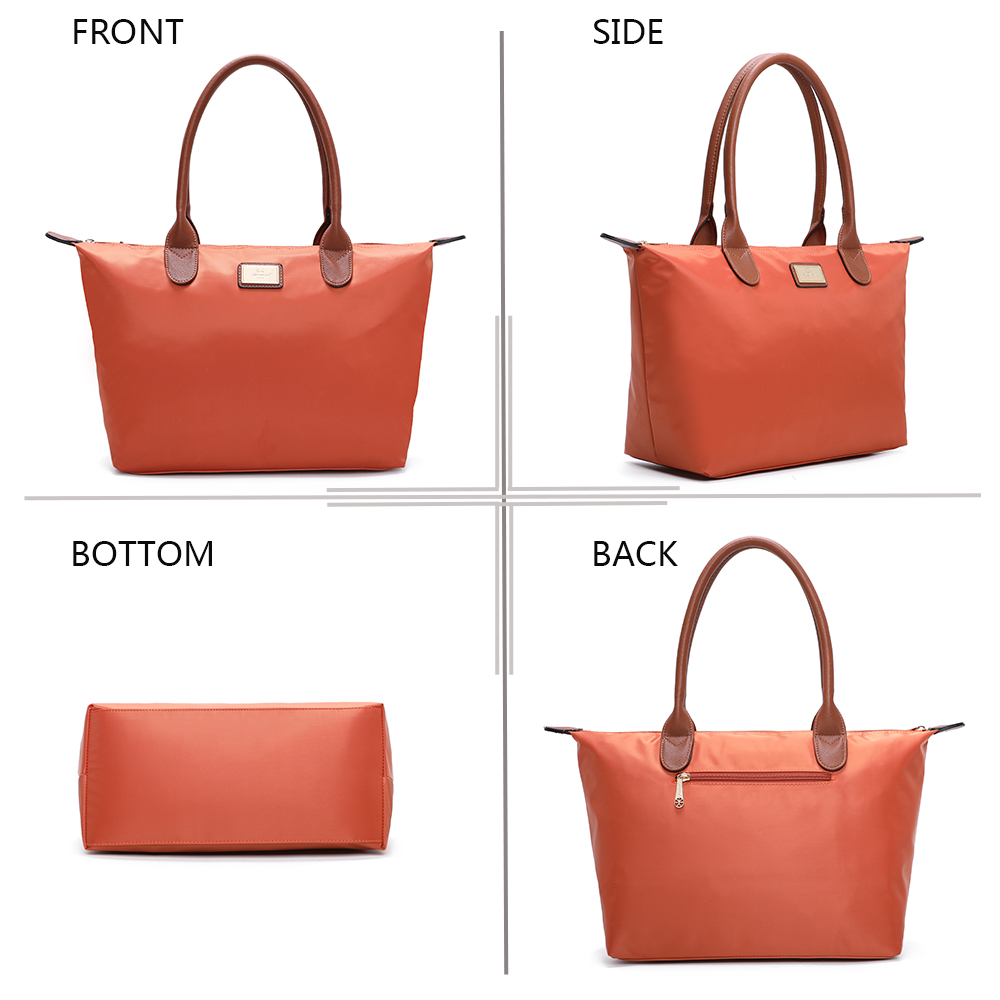 Orange Tasche mit braunen Griffen, Vorder-, Seiten-, Boden- und Rückansicht.