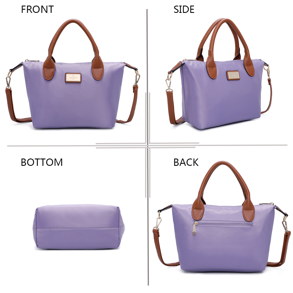 Lavendel-Handtasche mit braunen Griffen und abnehmbarem Riemen, Ansichten von vorne, Seite, unten und hinten.