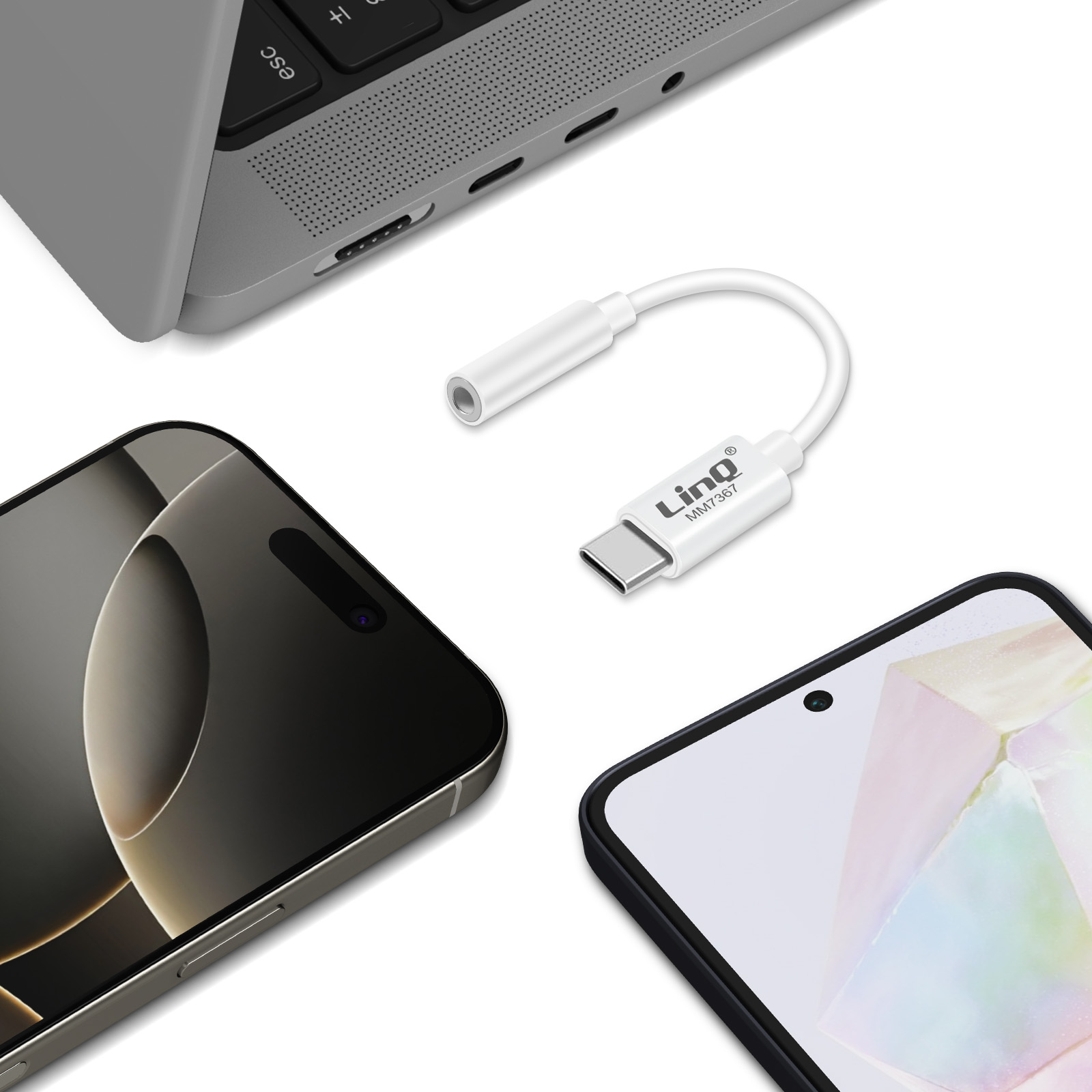 Un adattatore USB-C bianco giace accanto a due smartphone e un laptop.