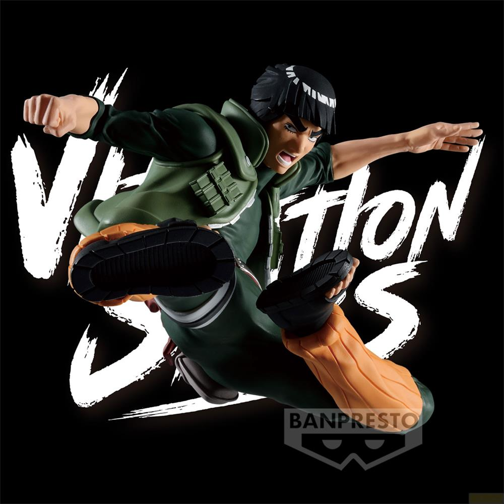 Figura de anime con traje verde, saltando con protectores naranjas.