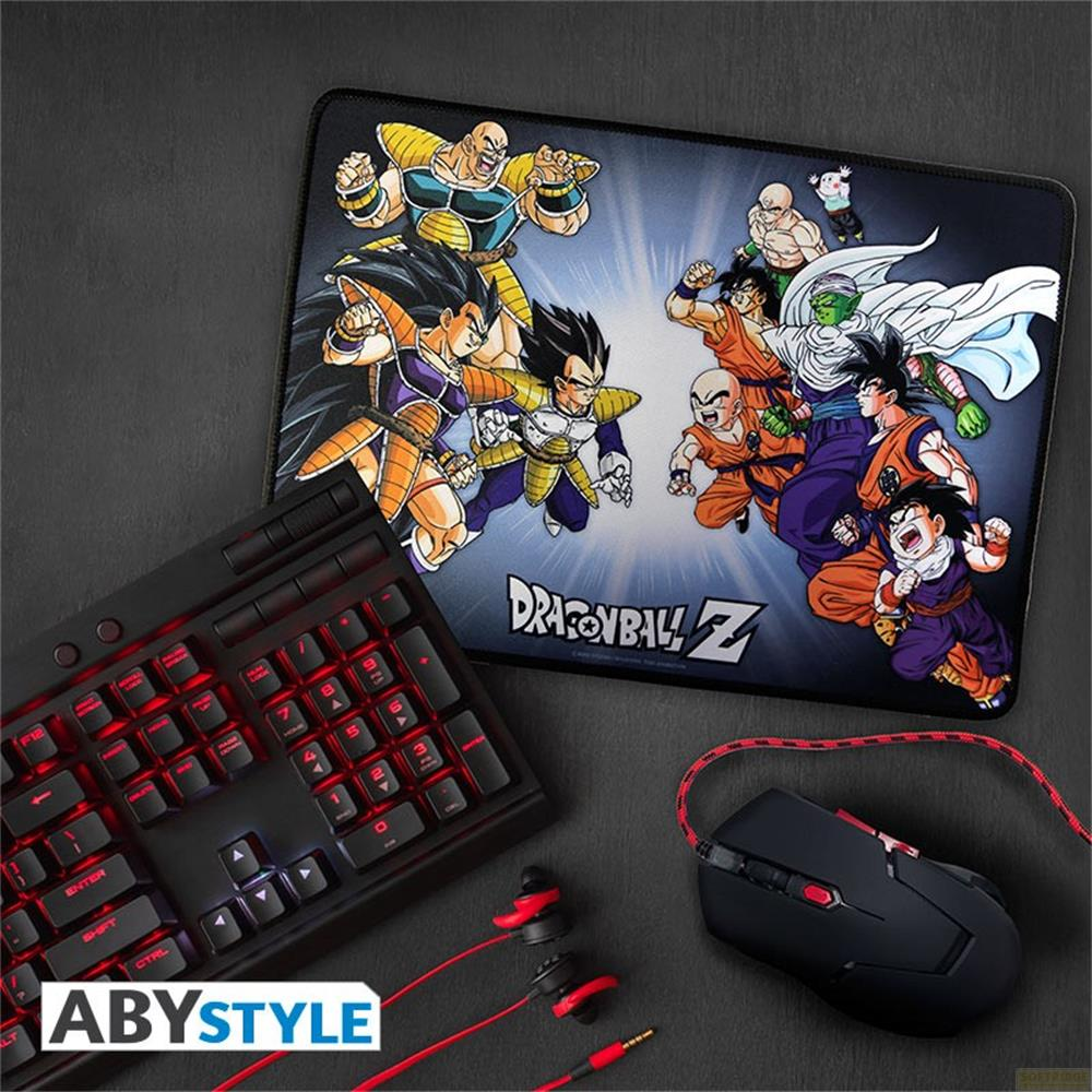 Tapis de souris Dragon Ball Z avec personnages, clavier et souris.
