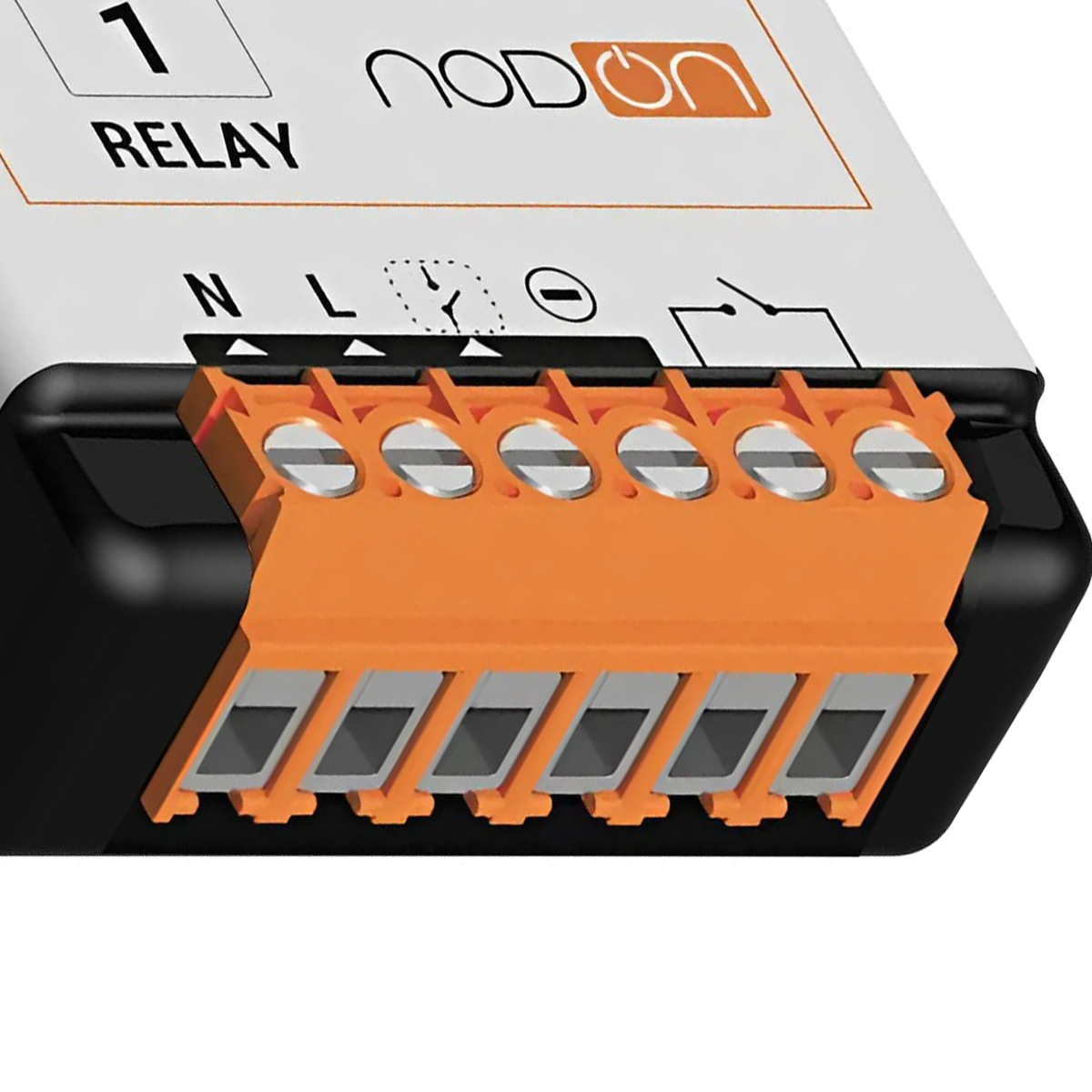 Primo piano di un modulo bianco con morsettiera arancione e simboli N, L e interruttore.