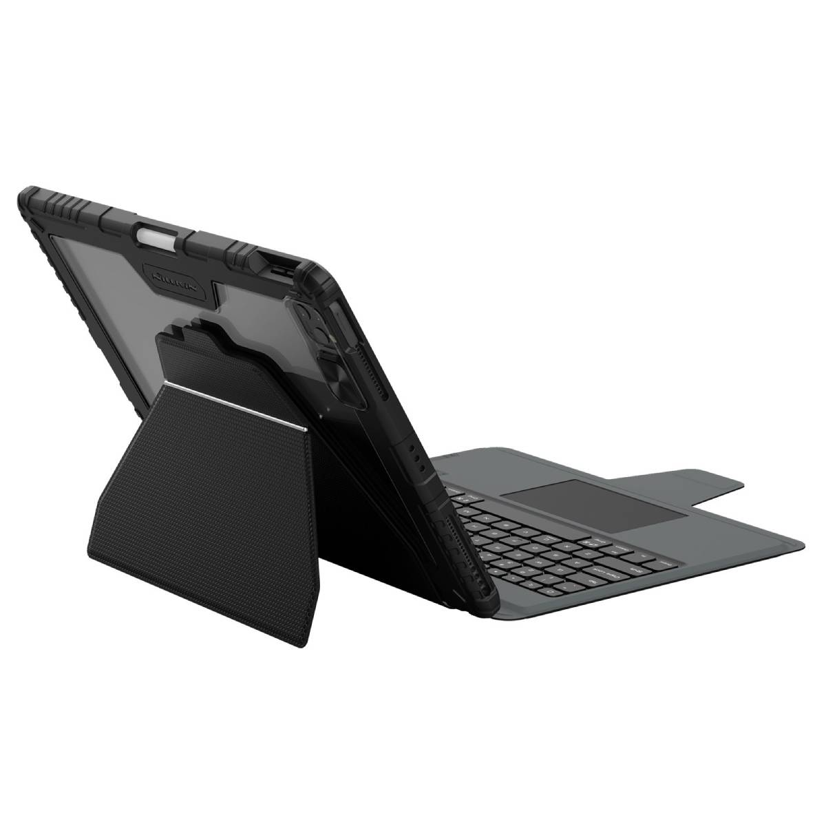 Un tablet nero con tastiera e supporto è mostrato su sfondo bianco.