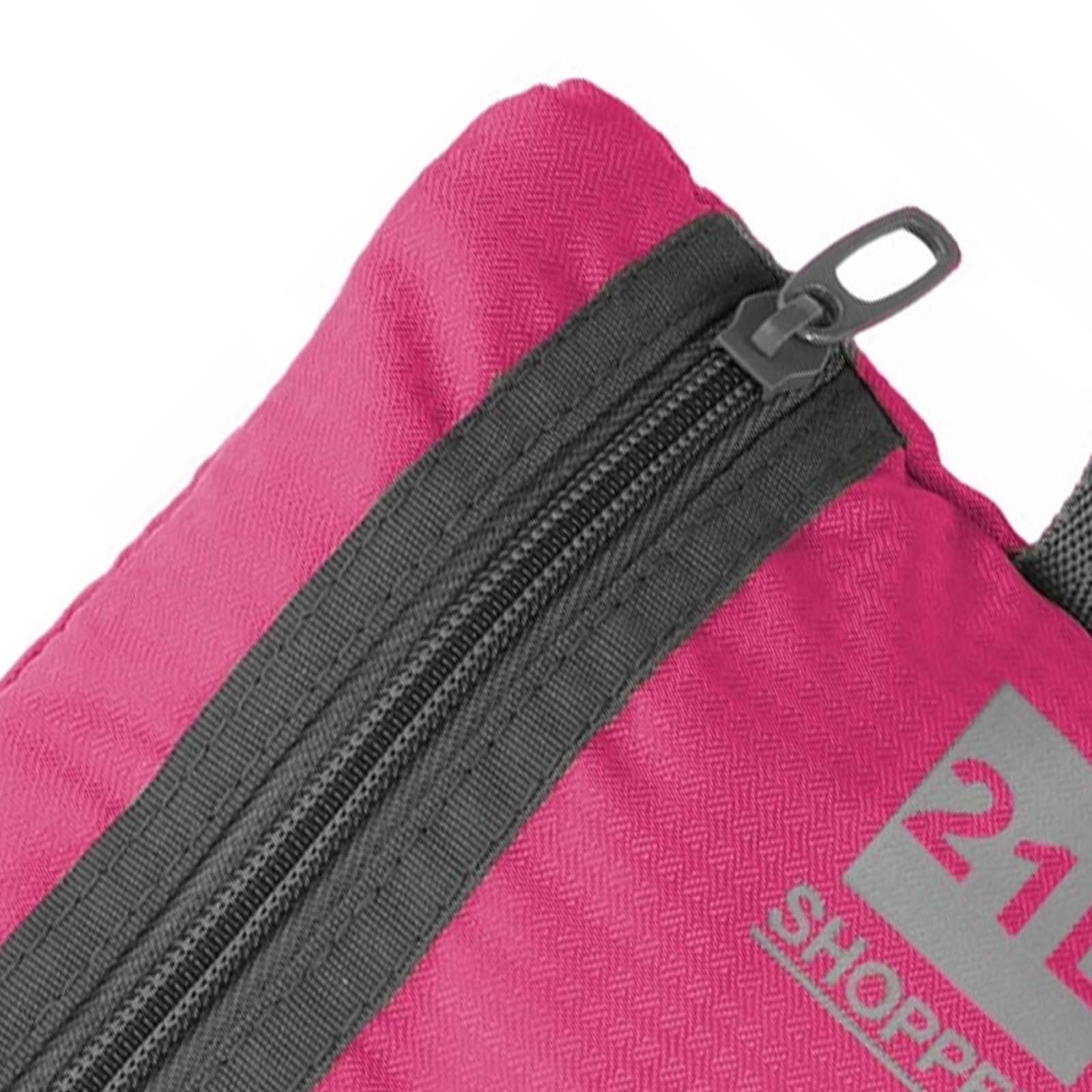 Primo piano di una borsa rosa con cerniera e logo.