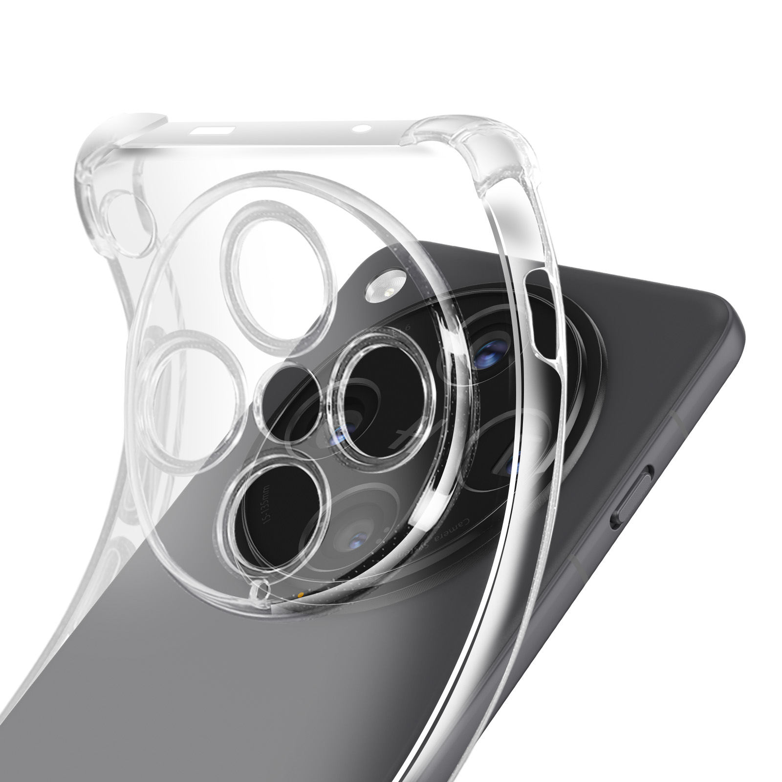 Cover trasparente su smartphone scuro con tre obiettivi della fotocamera.