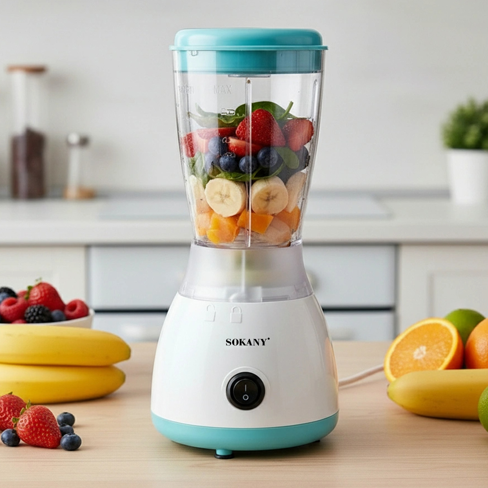 Una licuadora con fresas, arándanos y plátanos, rodeada de fruta.