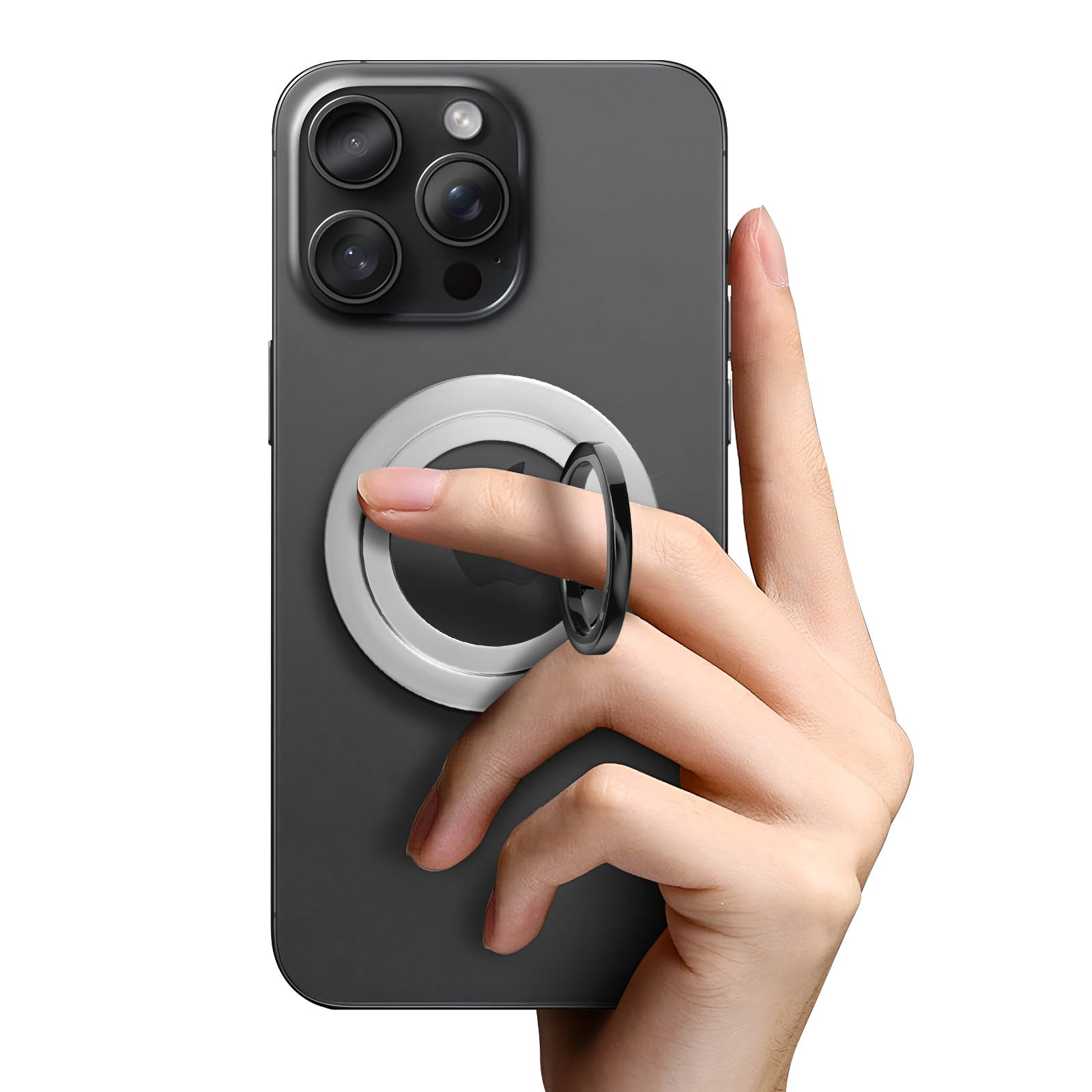 Una mano tiene uno smartphone con un anello portaoggetti.