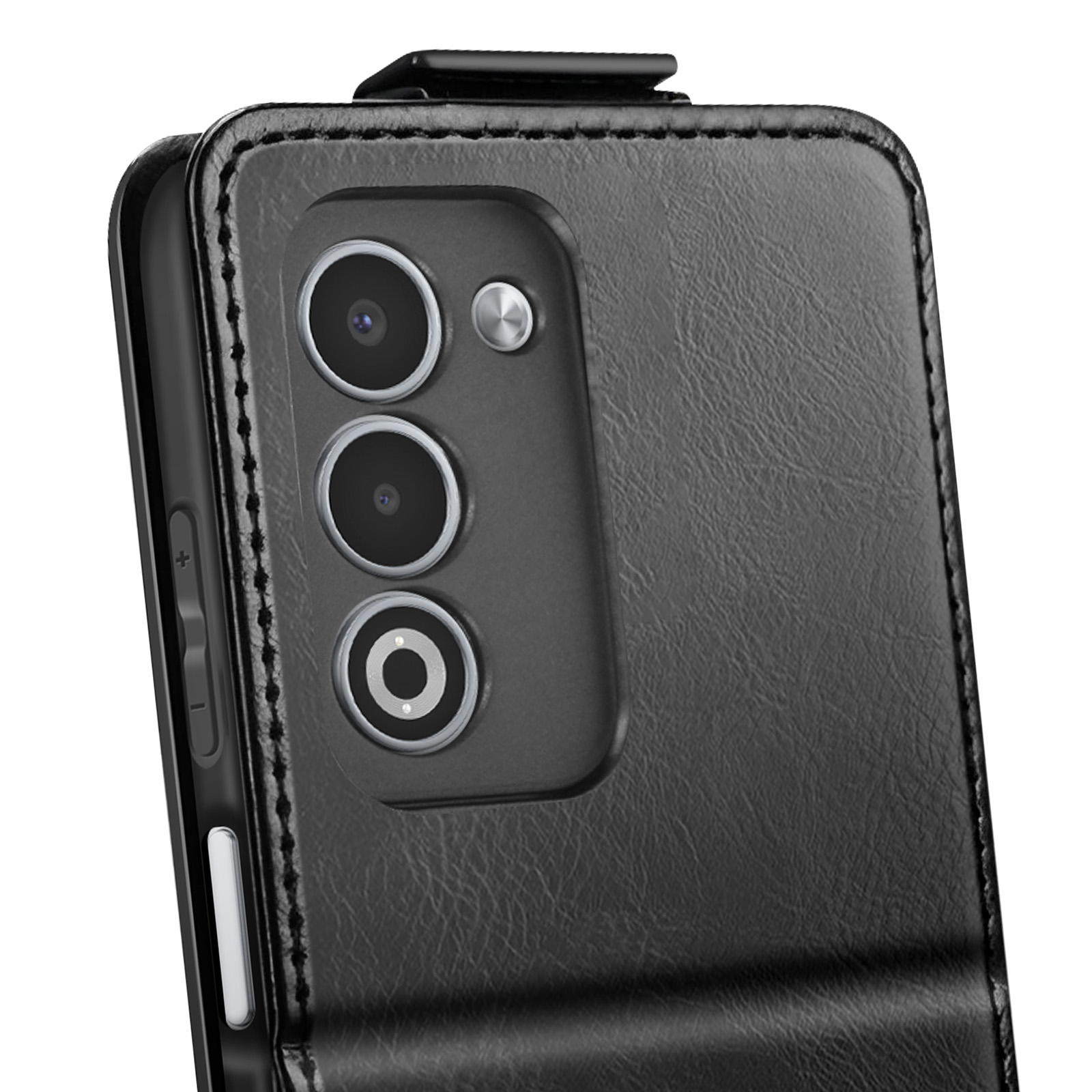 Custodia in pelle nera con tre obiettivi della fotocamera e un pulsante argentato.