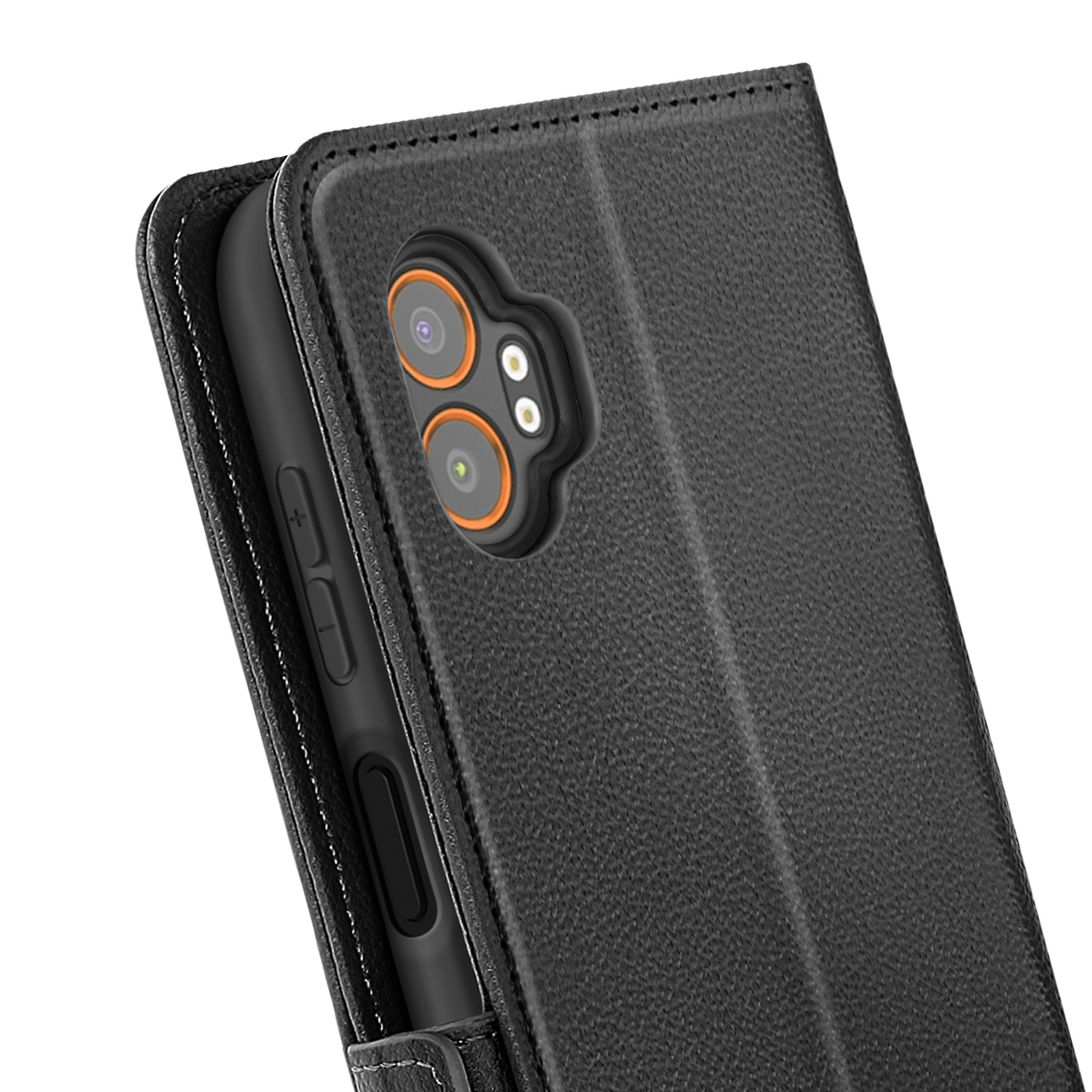 Telefono nero con tripla fotocamera e anelli arancioni in custodia di pelle.