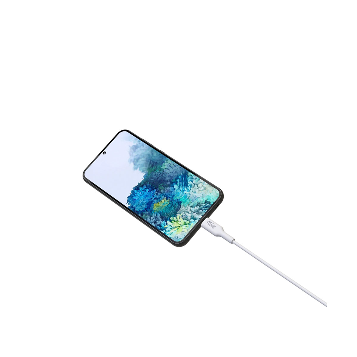 Uno smartphone con sfondo blu e verde collegato a un cavo di ricarica bianco.