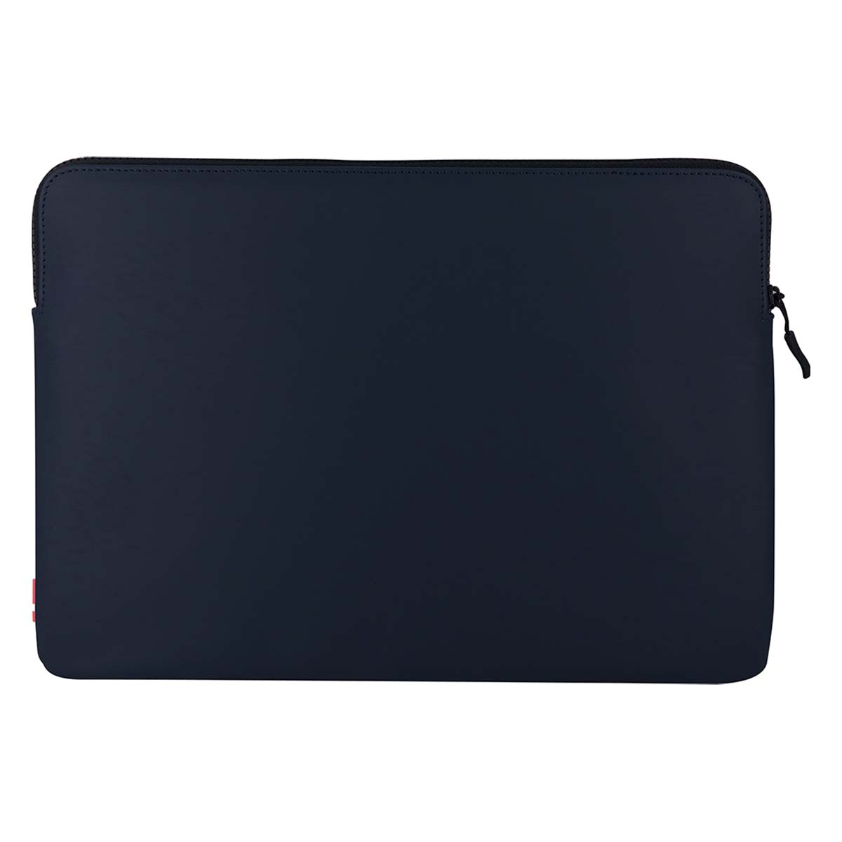 Custodia blu scuro per laptop con cerniera e piccola etichetta rossa.