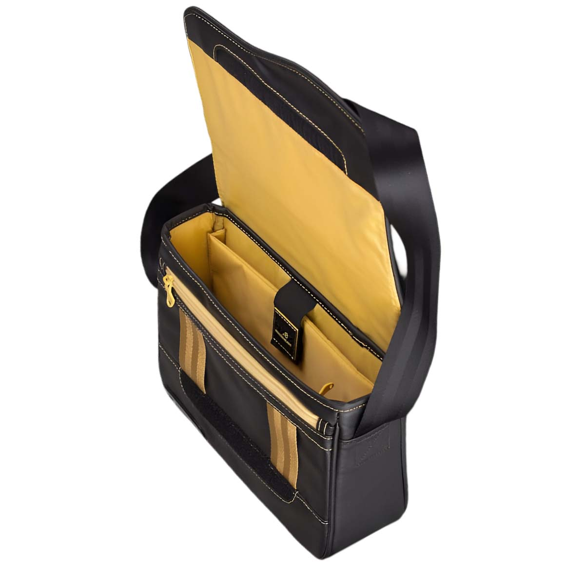 Schwarze Tasche mit gelbem Innenfutter und Reißverschluss.