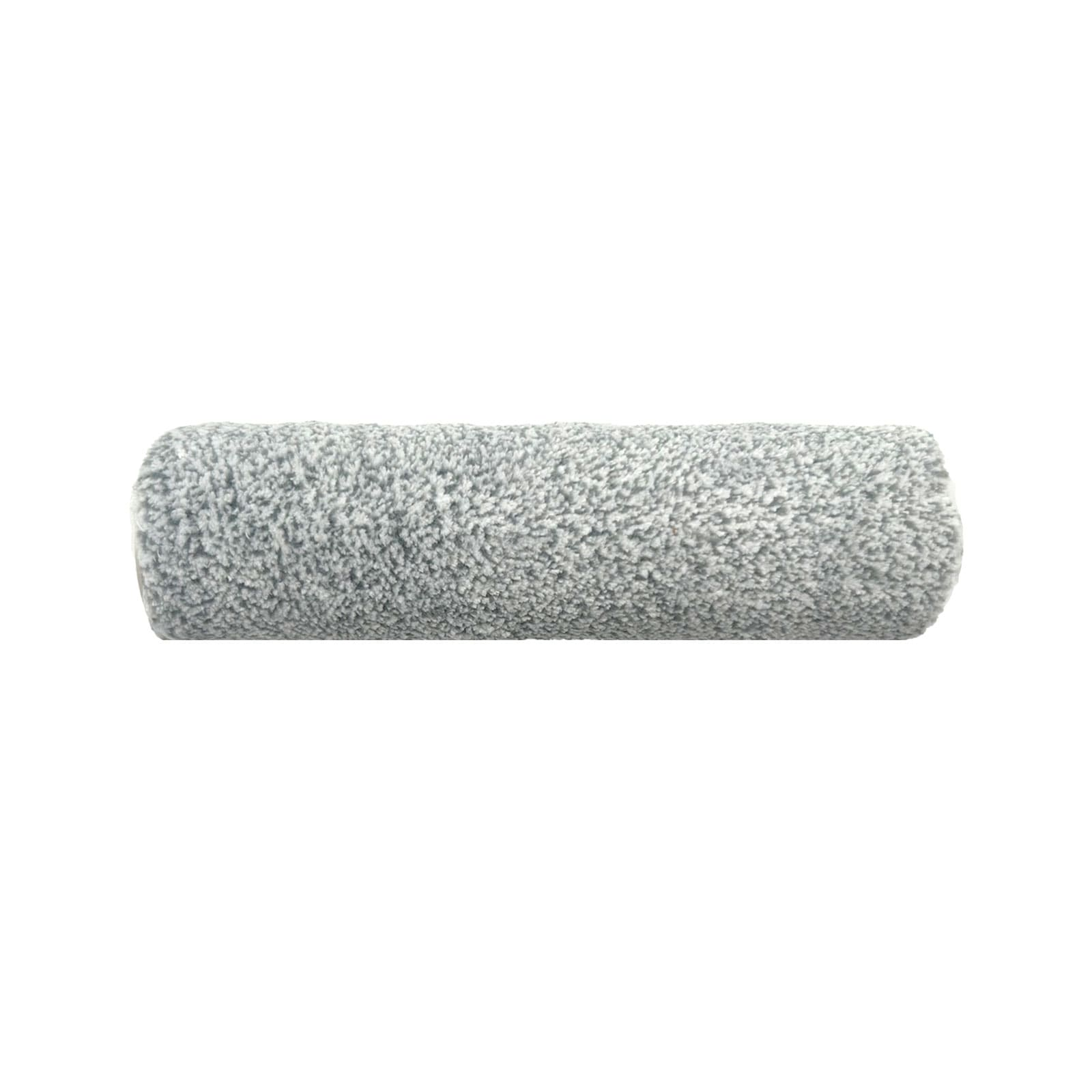 Graue Farbrollerwalze mit flauschiger Textur, freigestellt.