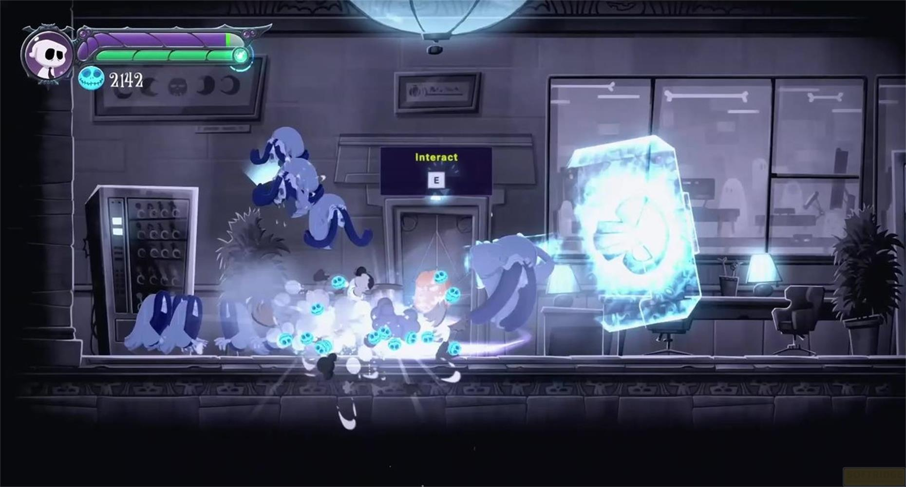 Un personaggio fantasma combatte contro più fantasmi in un ufficio con un oggetto luminoso.