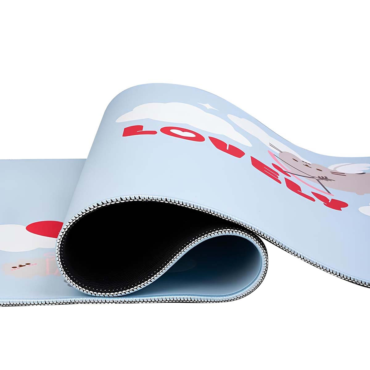 Tappetino mouse azzurro con scritta rossa "LOVE" e illustrazione di un gatto.