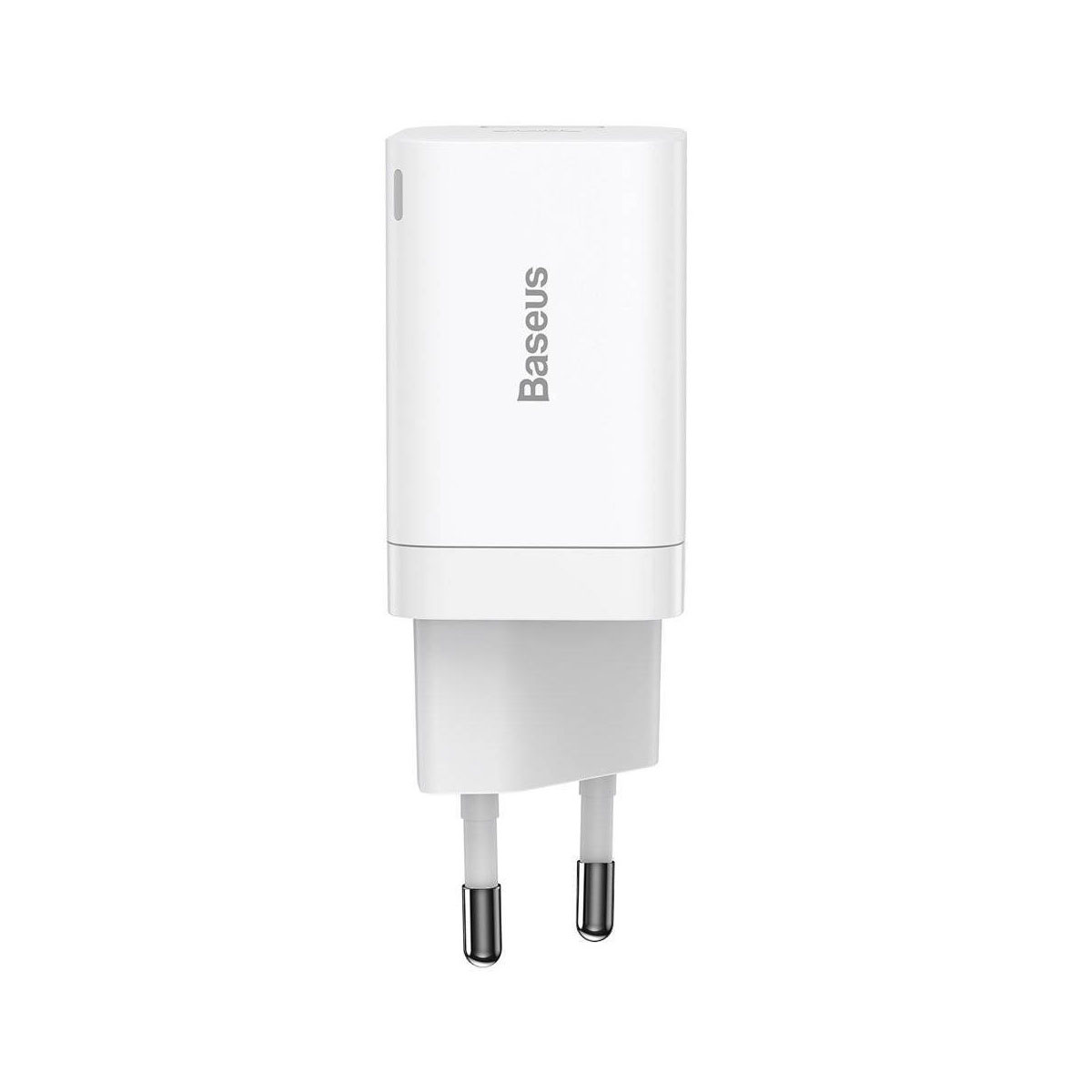 Un cargador de pared blanco con el logo de Baseus.