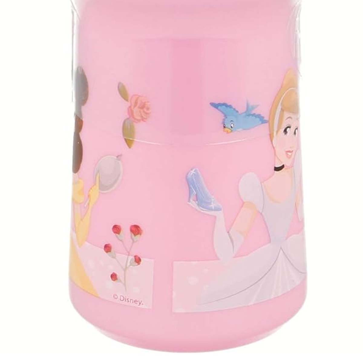 Una tazza rosa con principesse Disney, inclusa Cenerentola con scarpetta di cristallo.