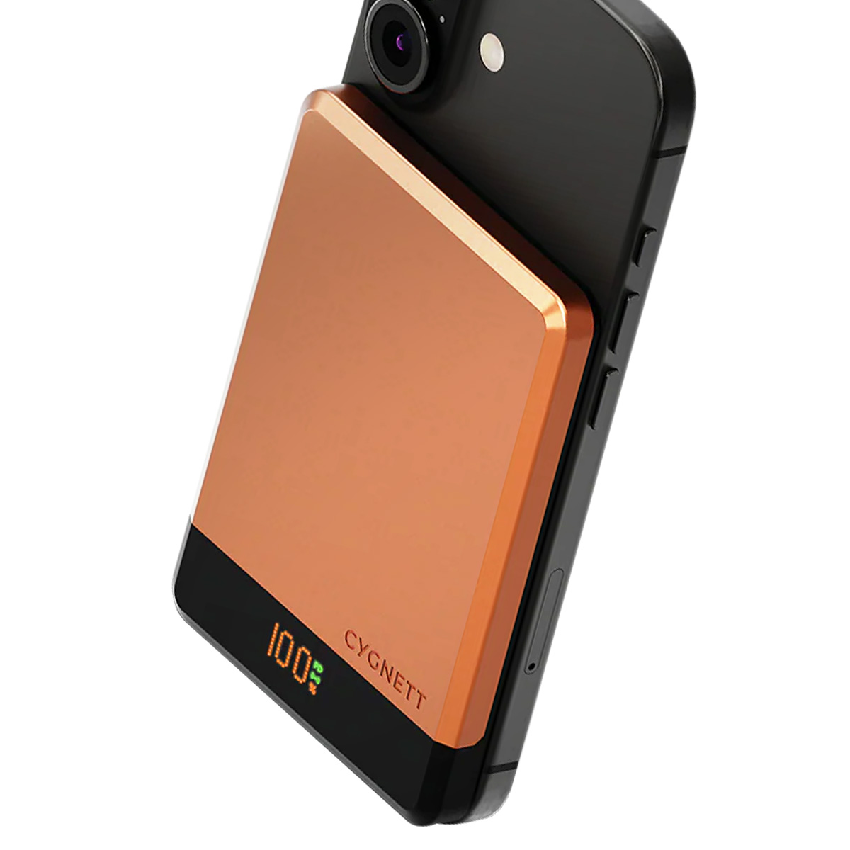 Un power bank Cygnett color bronzo è attaccato a un telefono cellulare nero.