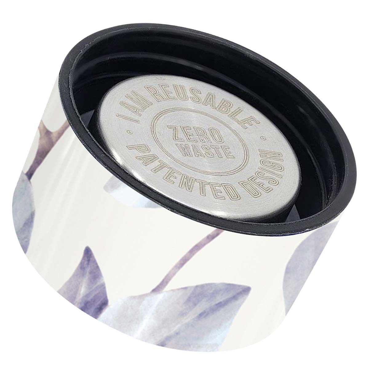 Primer plano de la tapa de una botella reutilizable con estampado floral.