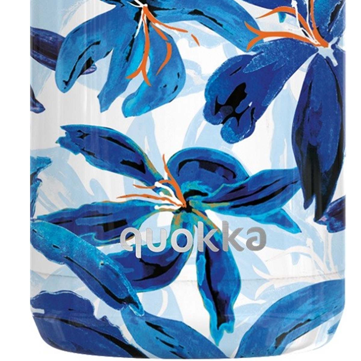 Uno sfondo bianco con fiori blu e la parola “quokka“.