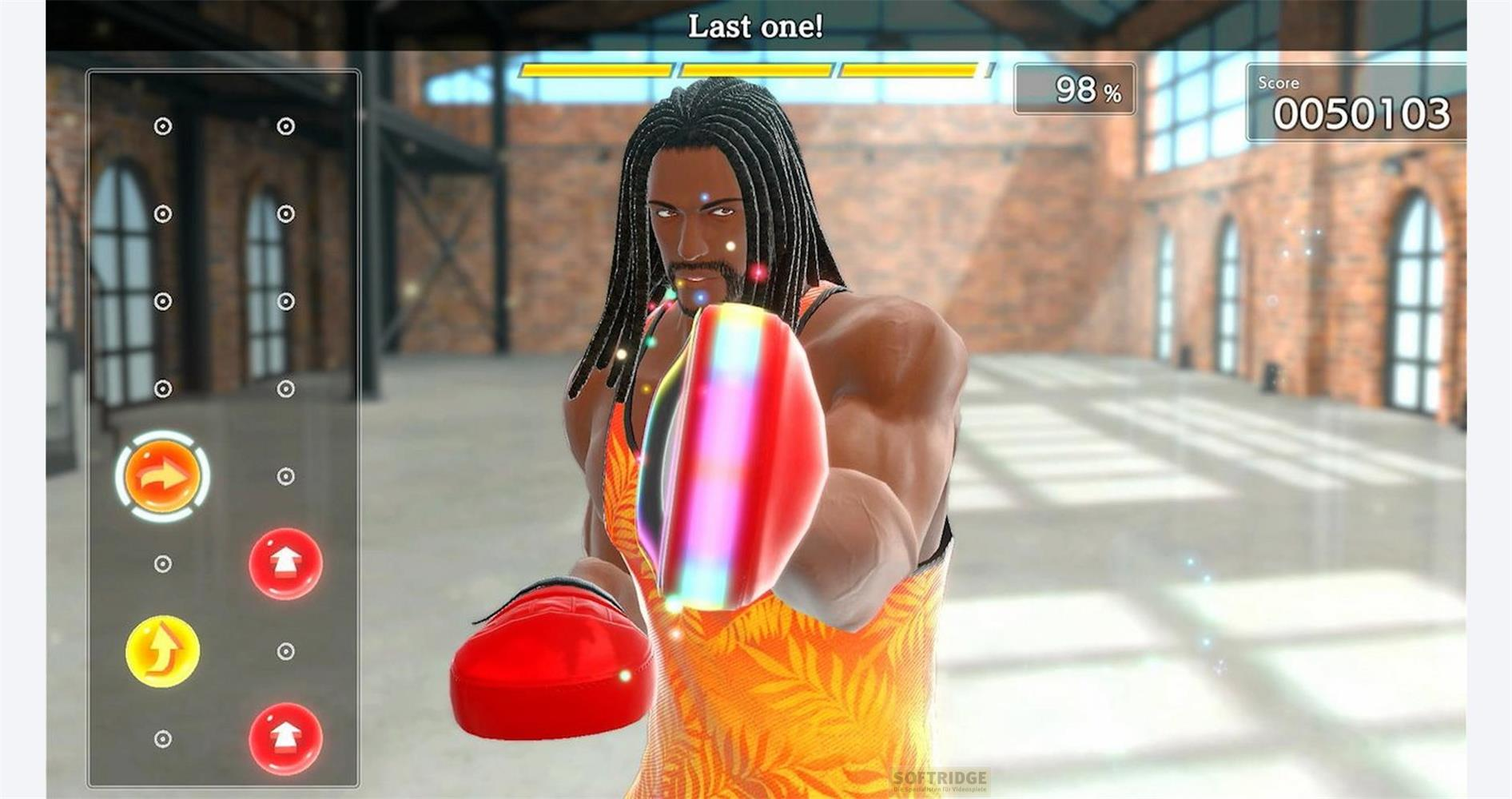 Bokser z dredami w pomarańczowej koszulce, boksujący na siłowni.