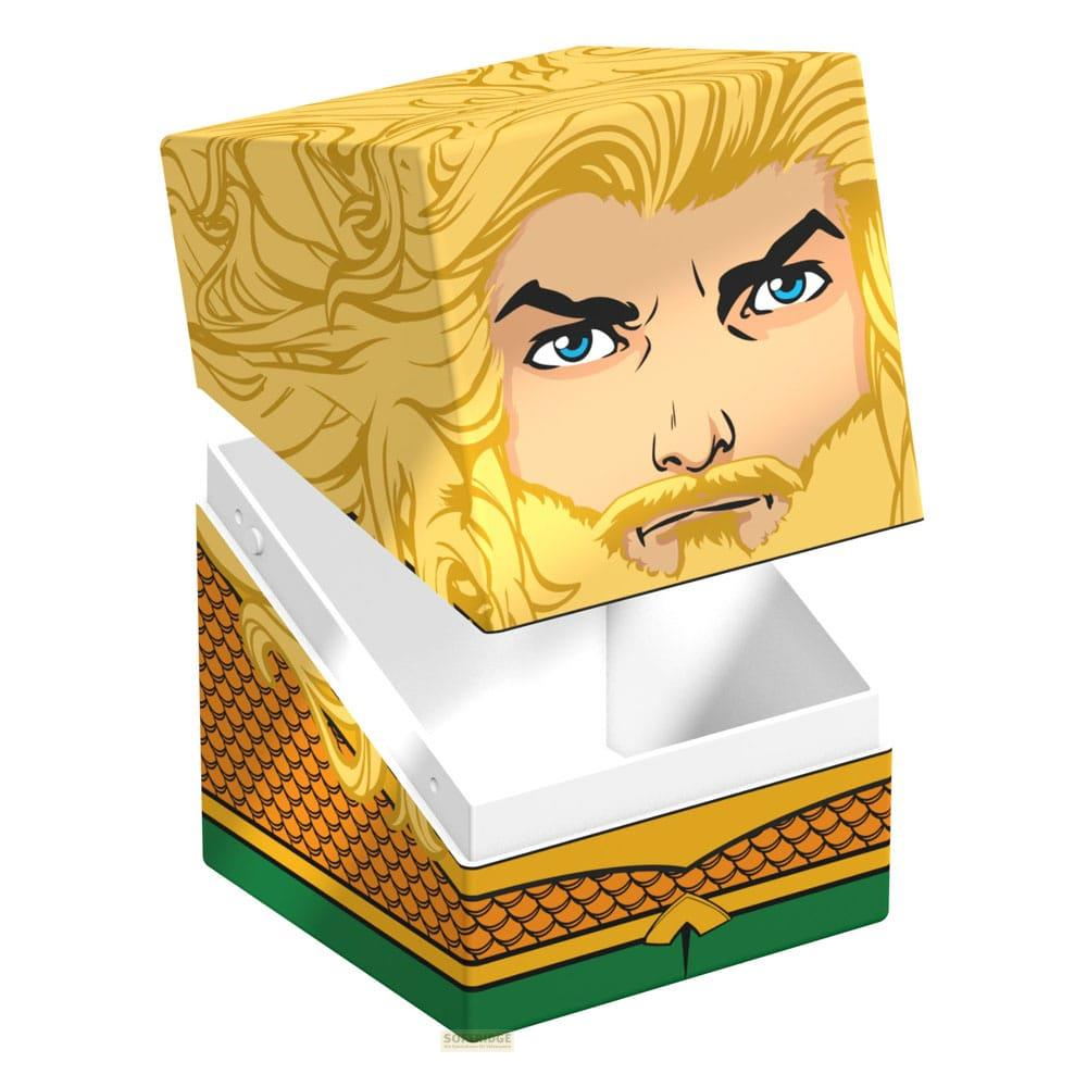 Une boîte représentant le visage d'Aquaman sur le couvercle et un motif d'écailles sur le corps.