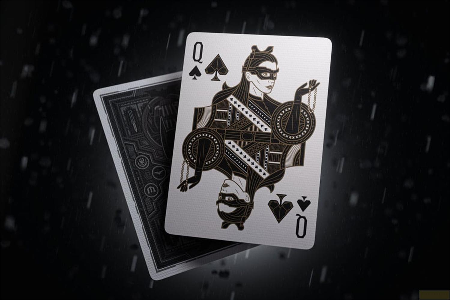 Carte à jouer Dame de Pique avec design noir sur fond blanc.