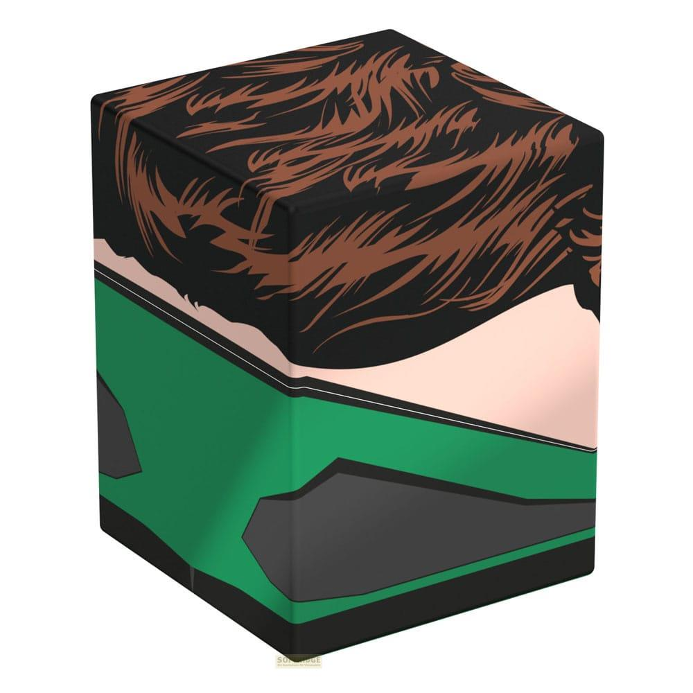Cube avec des cheveux bruns et un col vert sur le devant.