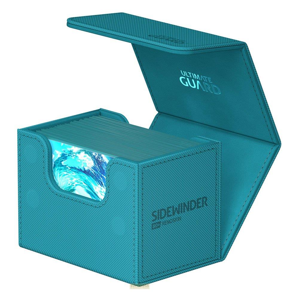 Boîte à cartes turquoise ouverte avec cartes à l'intérieur. Texte 'Ultimate Guard'.