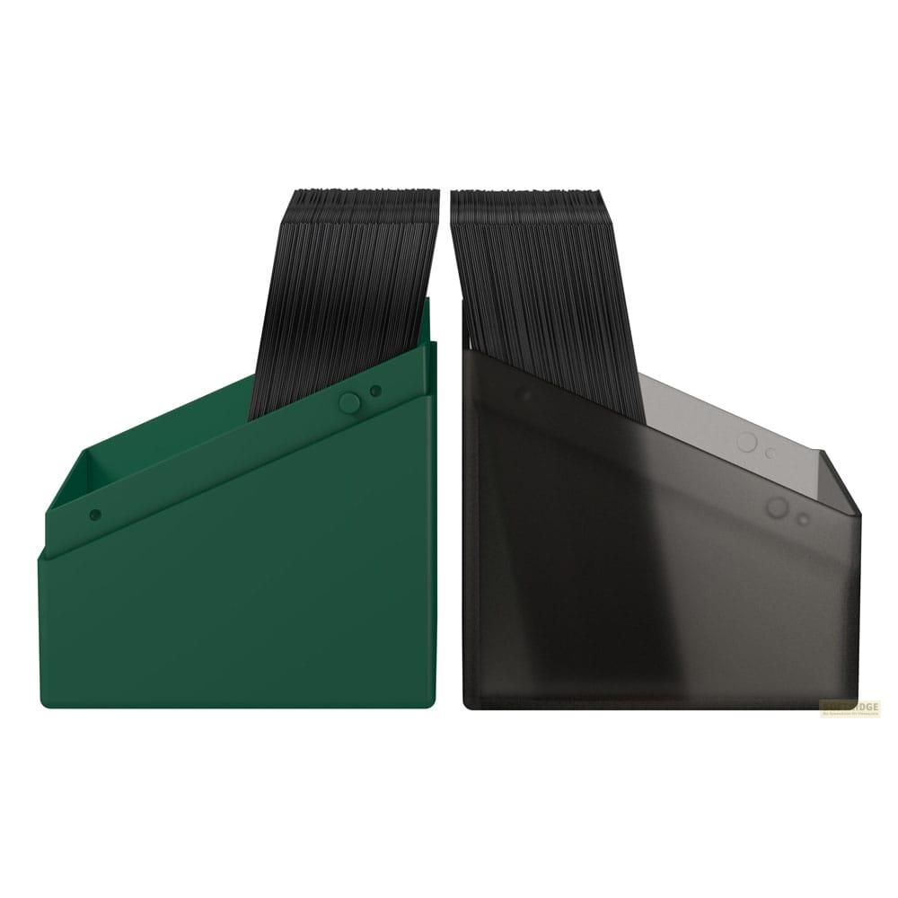 Deux boîtes à cartes, une verte et une noire, remplies de cartes noires.