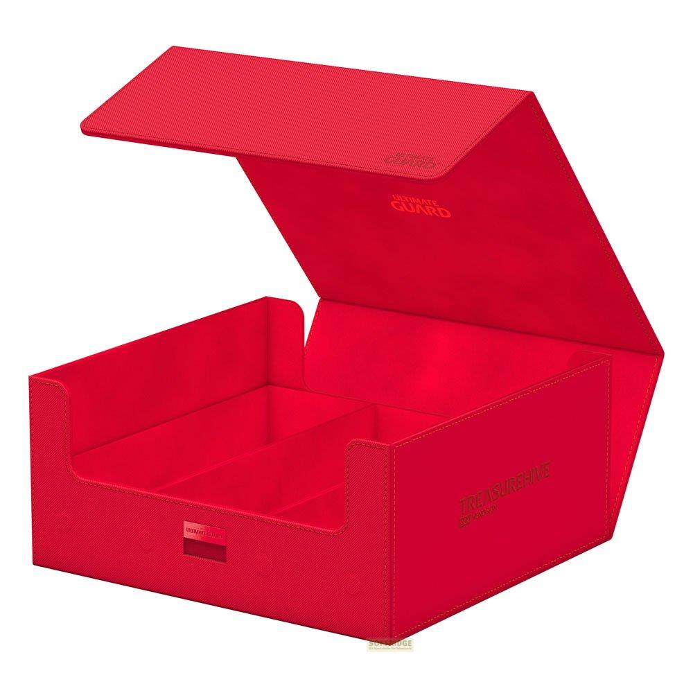 Scatola rossa aperta per carte con divisori e coperchio. Marchio 'Ultimate Guard'.