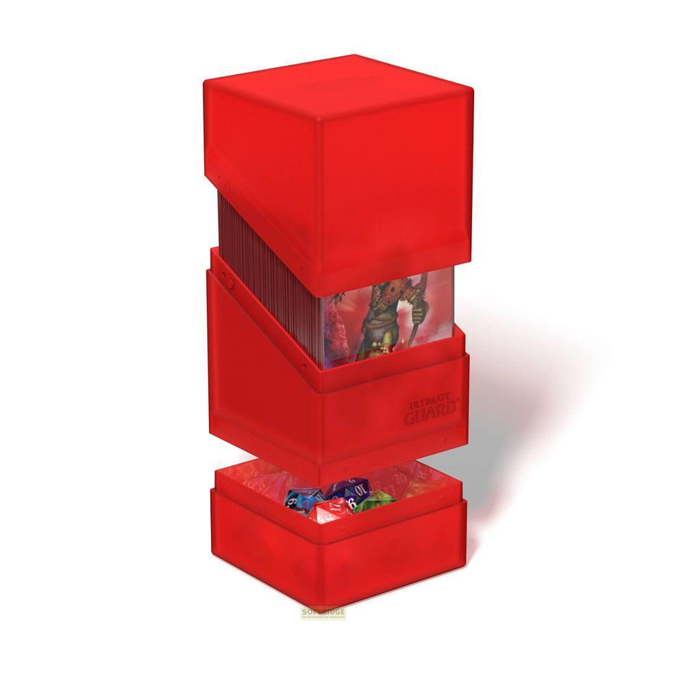 Un étui rouge Ultimate Guard pour jeux de cartes avec cartes et dés.