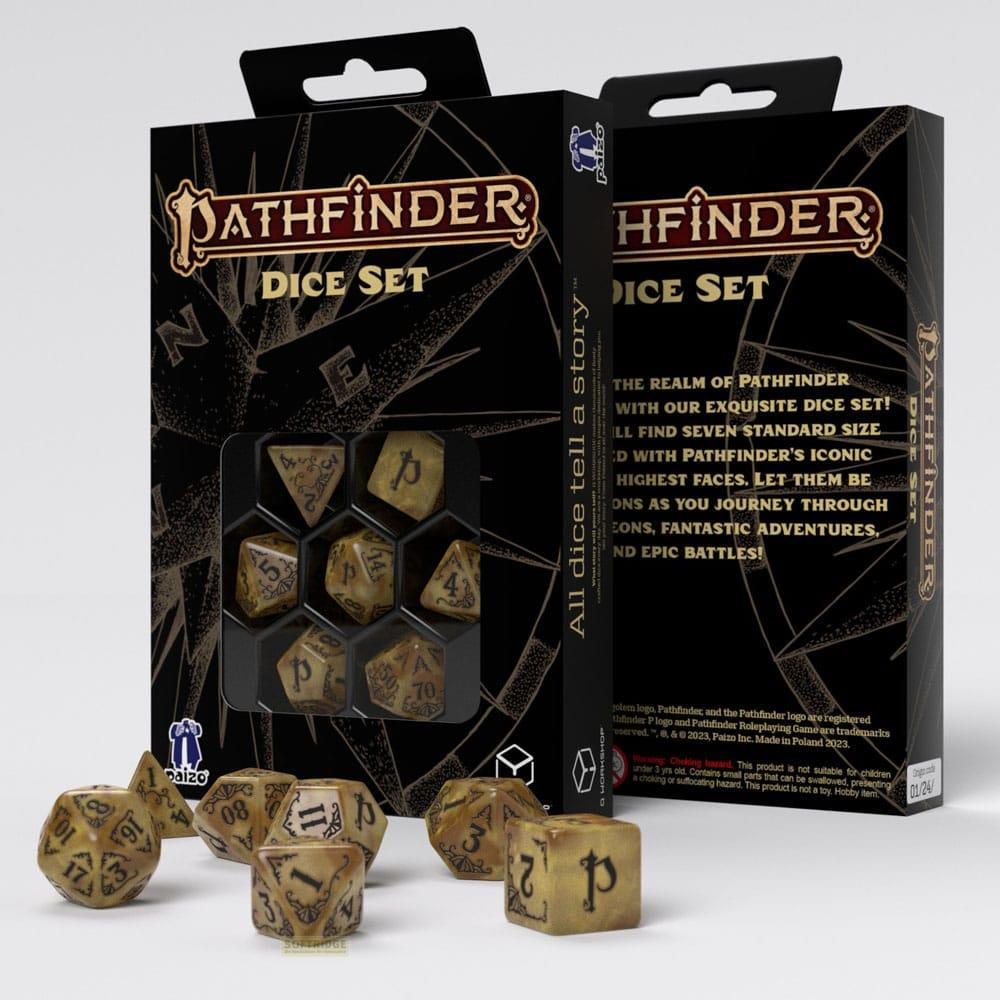 Ensembles de dés Pathfinder en boîtes, avec quelques dés éparpillés.