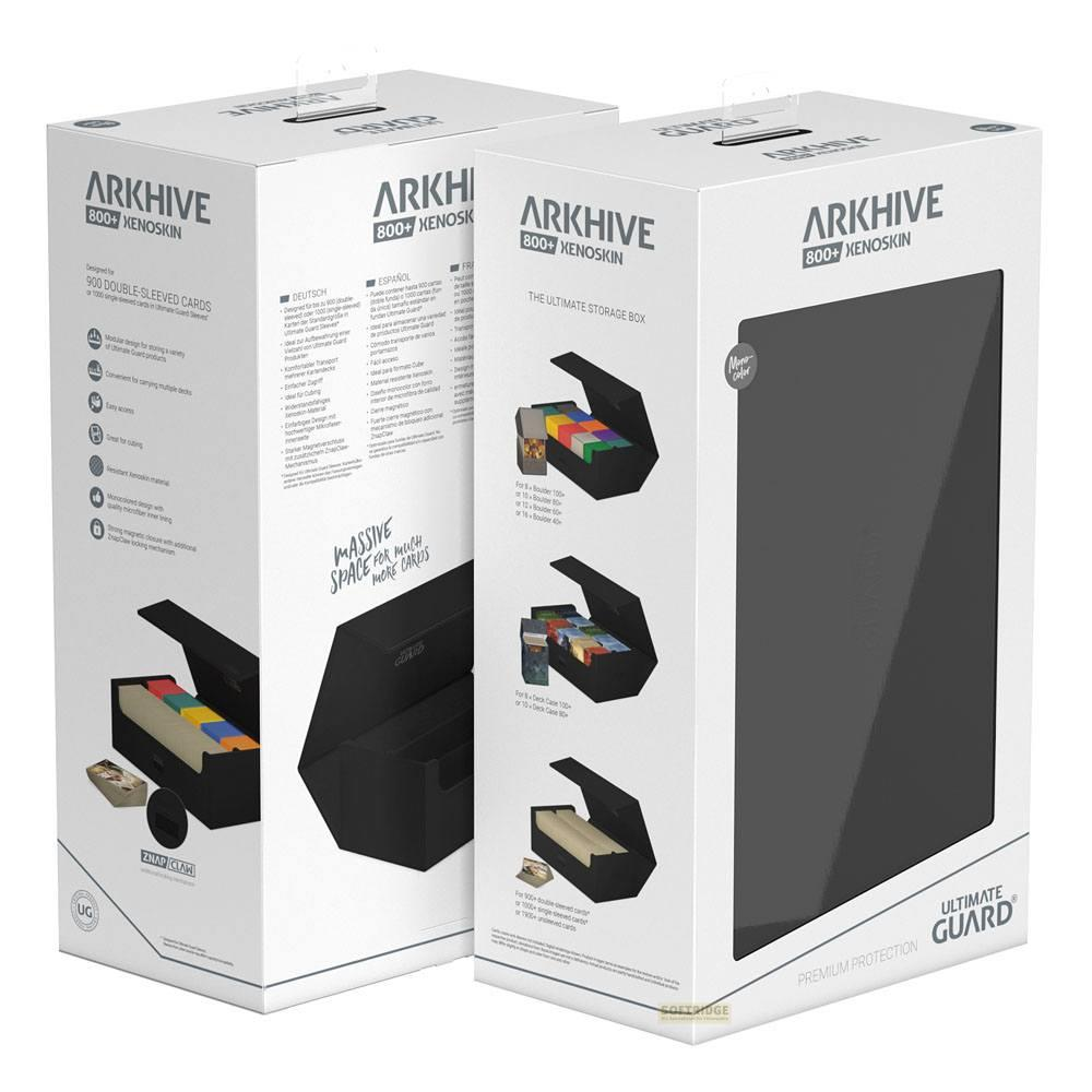 Deux boîtes à cartes noires avec couvercles ouverts montrant des cartes et accessoires.