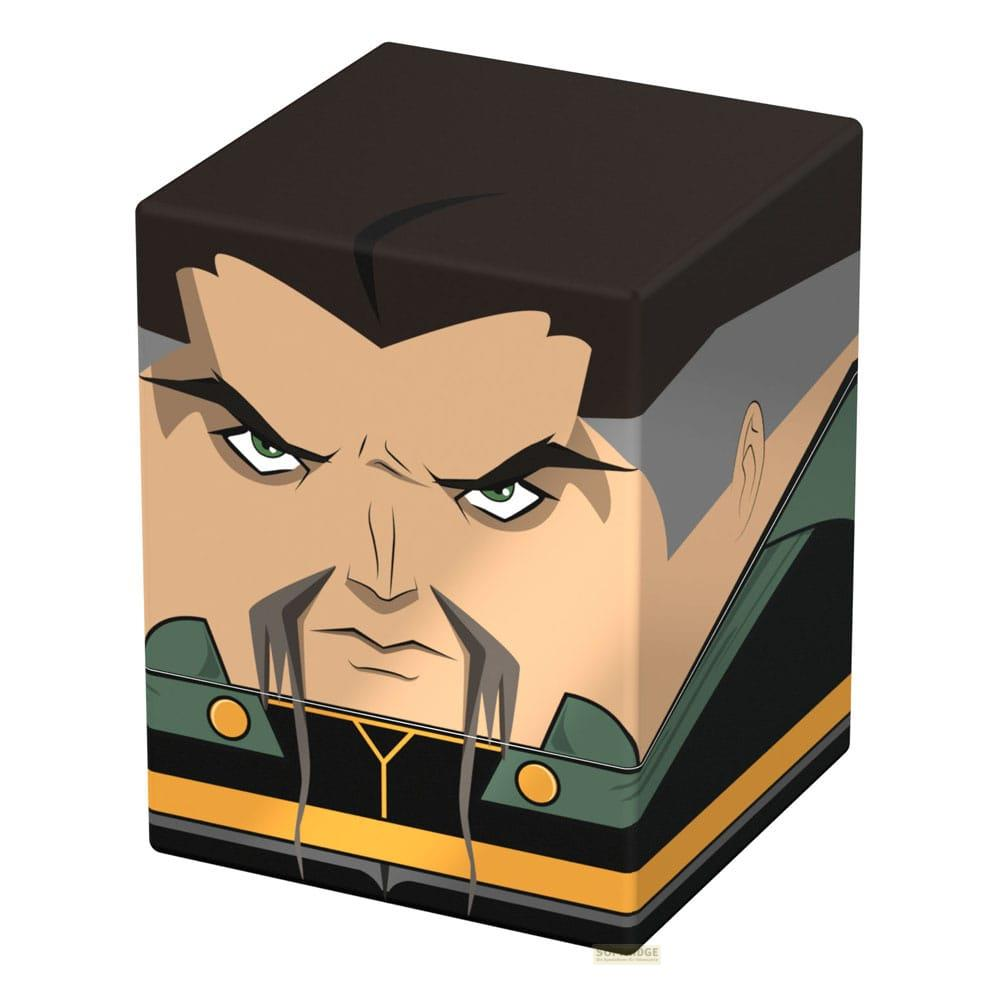 Cube avec le visage d'un homme, cheveux bruns, yeux verts, moustache et barbiche.