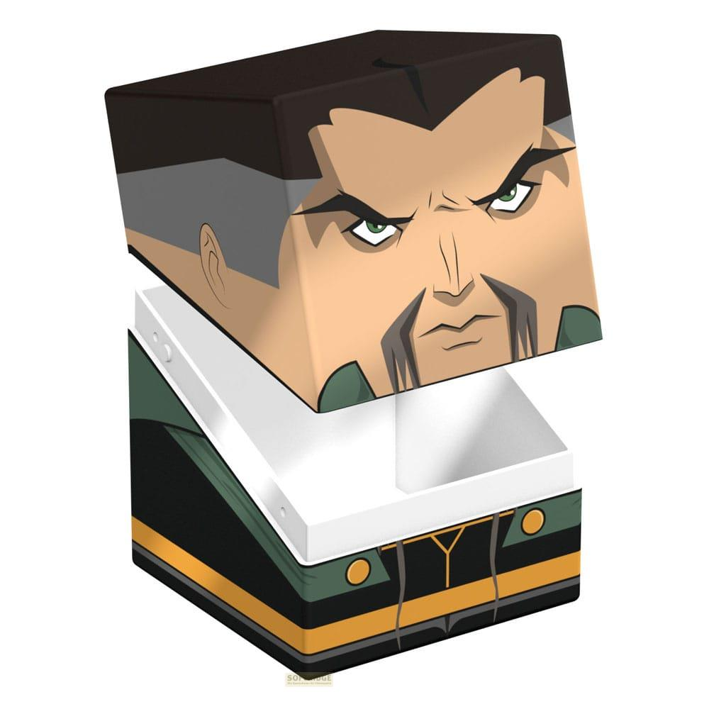Un cube avec un visage de dessin animé et un motif de vêtements.