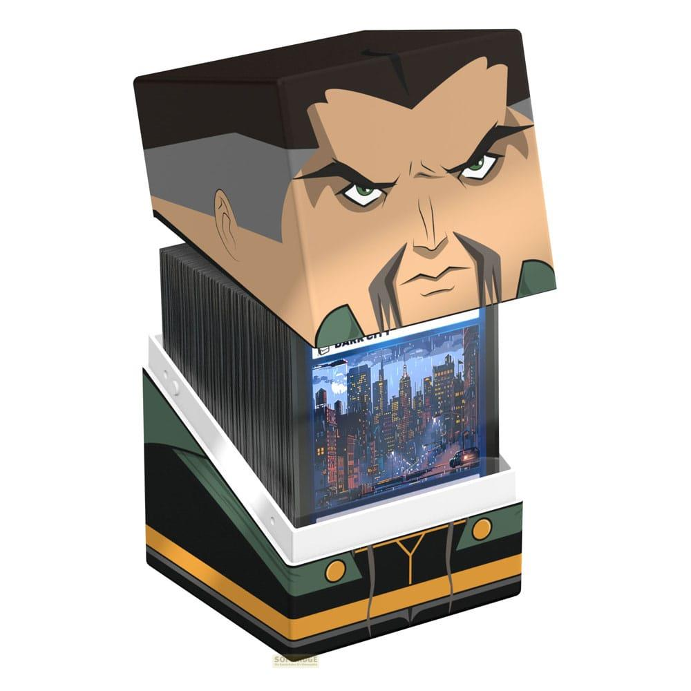 Une boîte de jeu de cartes avec un visage de bande dessinée et une vue sur la ville.