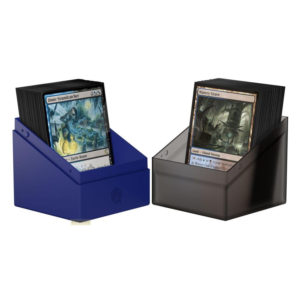 Deux boîtes à cartes contenant des piles de cartes de jeu.