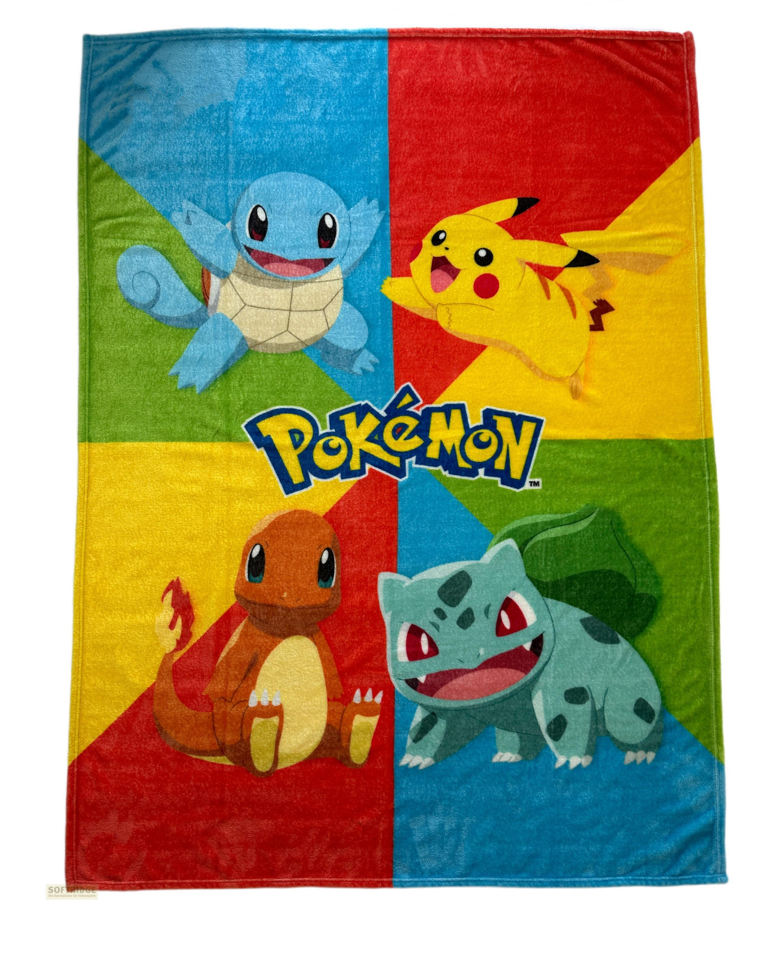 Pokémon-Decke mit Pikachu, Glumanda, Schiggy und Bisasam auf farbigem Hintergrund.