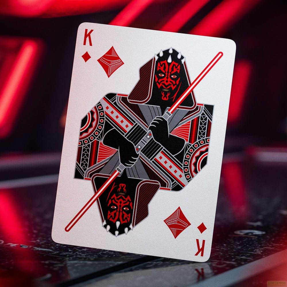 Spielkarte König von Karo mit Darth Maul, rotes Lichtschwert, detailliertes Design.
